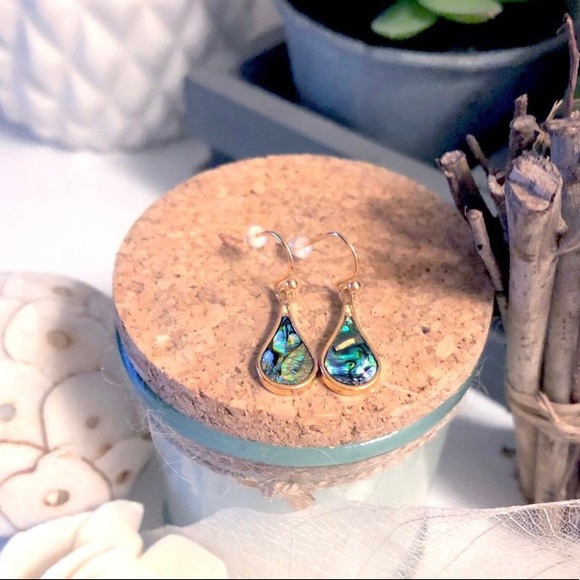 Beautiful Gold tone women’s teardrop abalone shell dangle earrings - Picture 8 of 8